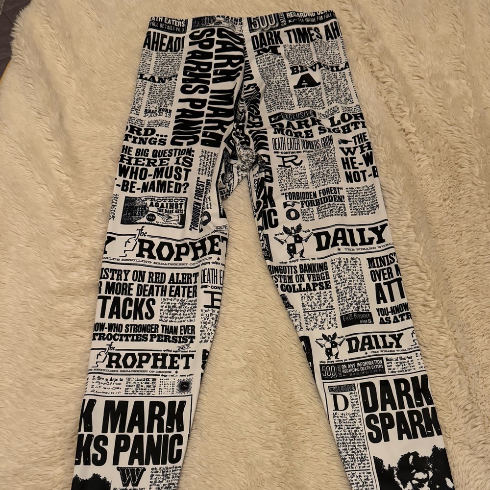 Daily Prophet Harry Potter Blackmilk leggings - like new